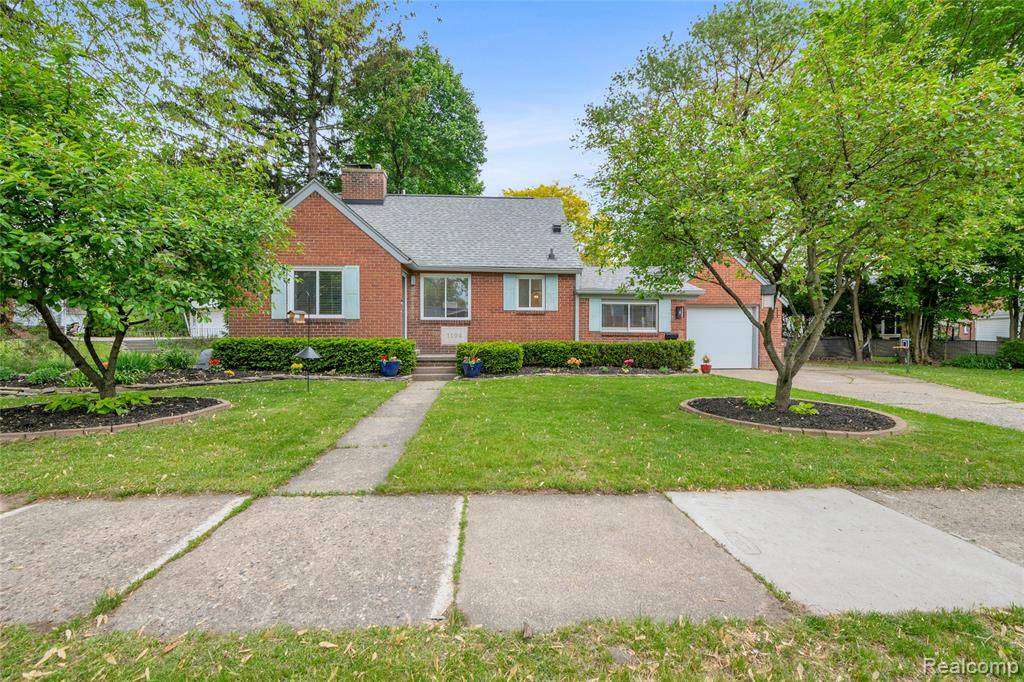 1104 James K Boulevard, Pontiac, MI 48341