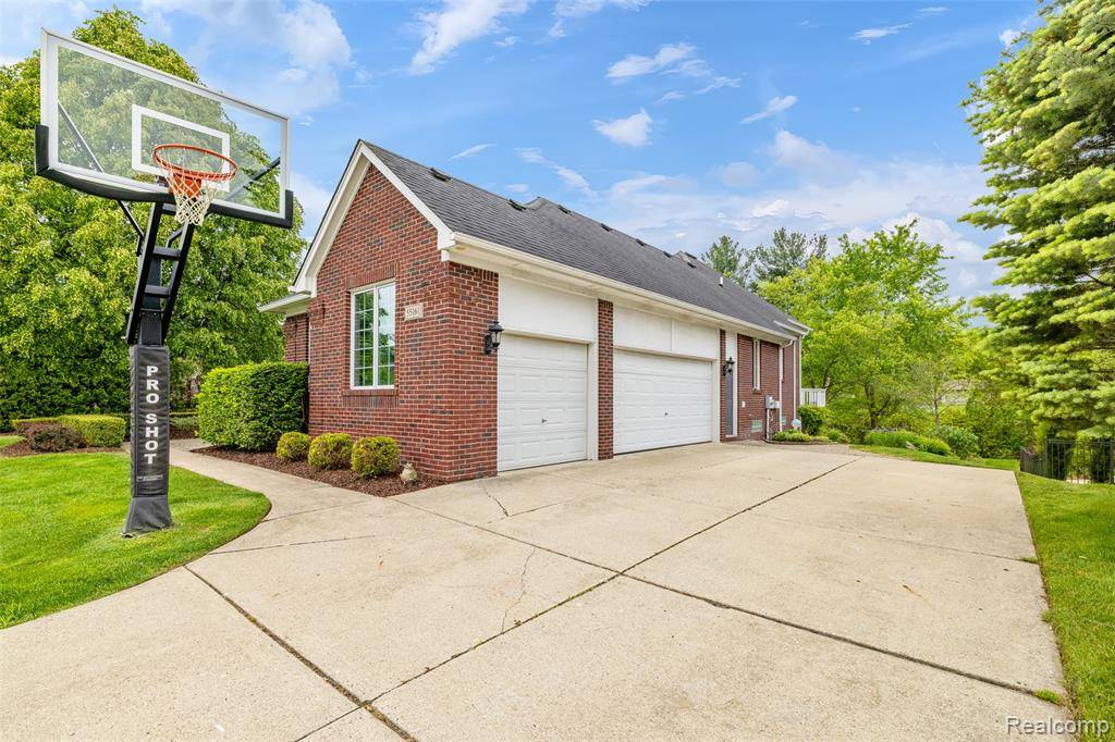 Shelby Twp, MI 48315,55161 Whitney Drive