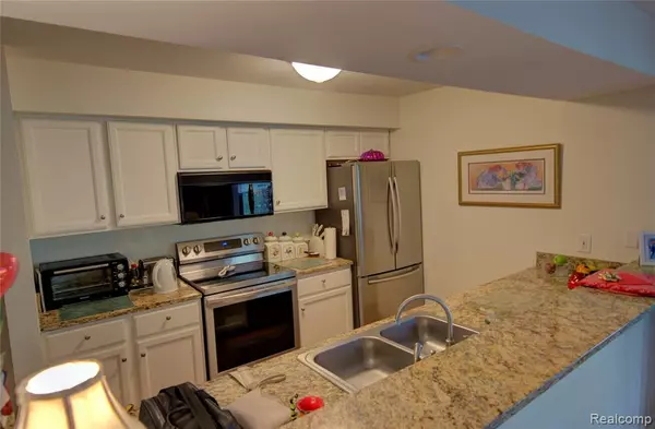 Fenton, MI 48430,12402 Saint Andrews Way