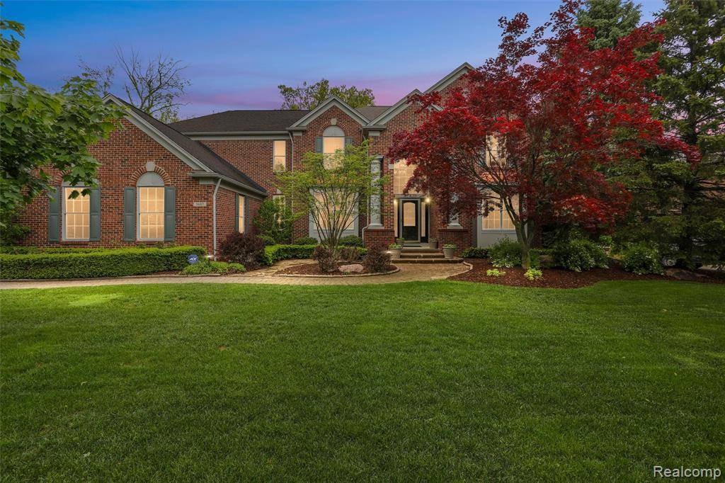 5687 Stonehaven Blvd, Rochester, MI 48306