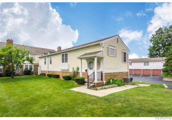 21360 E Glen Haven Circle, Northville, MI 48167