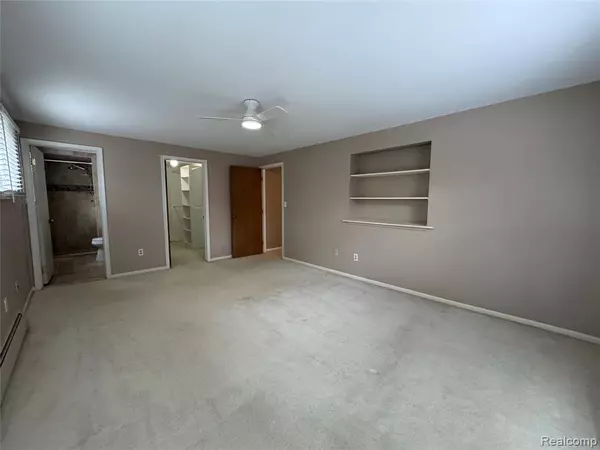 Clinton Twp, MI 48036,37298 Robindale Court