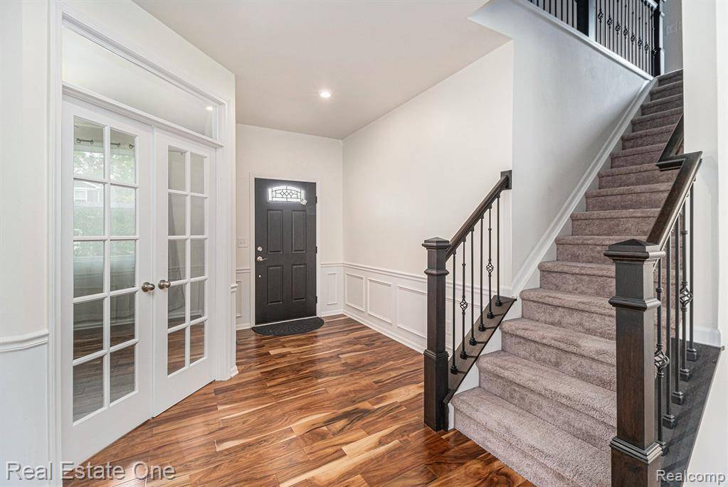 Walled Lake, MI 48390,1588 Beachwood Drive