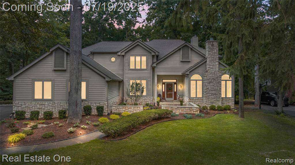 3574 Oakleaf Drive, West Bloomfield, MI 48324