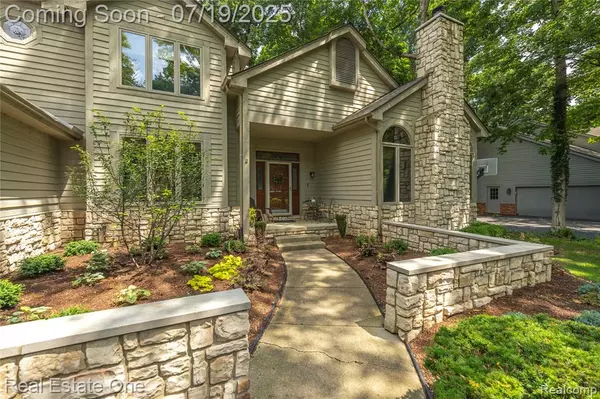 West Bloomfield, MI 48324,3574 Oakleaf Drive