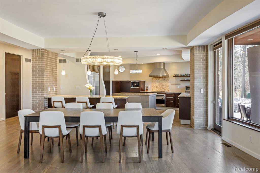 Bloomfield Hills, MI 48301,1000 Forest Lane