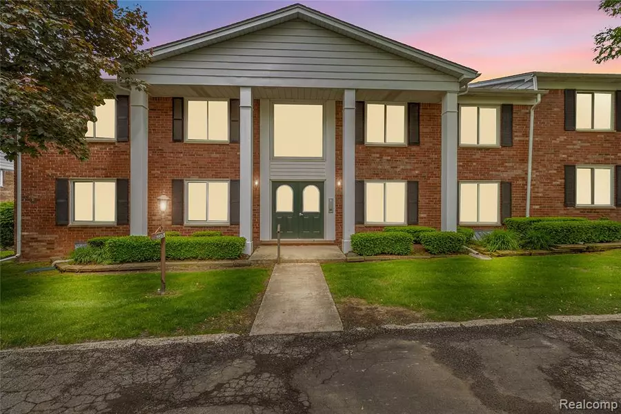 2375 Mulberry Square, Bloomfield Hills, MI 48302