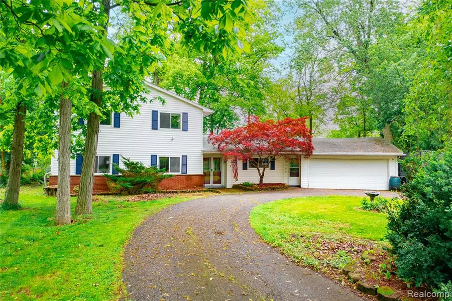 25155 Dallas Drive, Grosse Ile, MI 48138