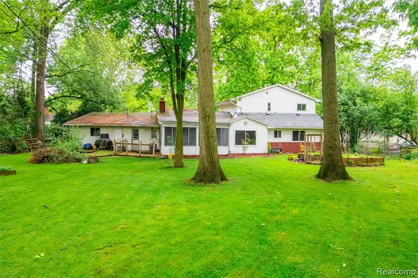 Grosse Ile, MI 48138,25155 Dallas Drive