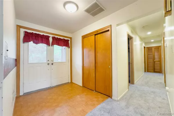 Grosse Ile, MI 48138,25155 Dallas Drive