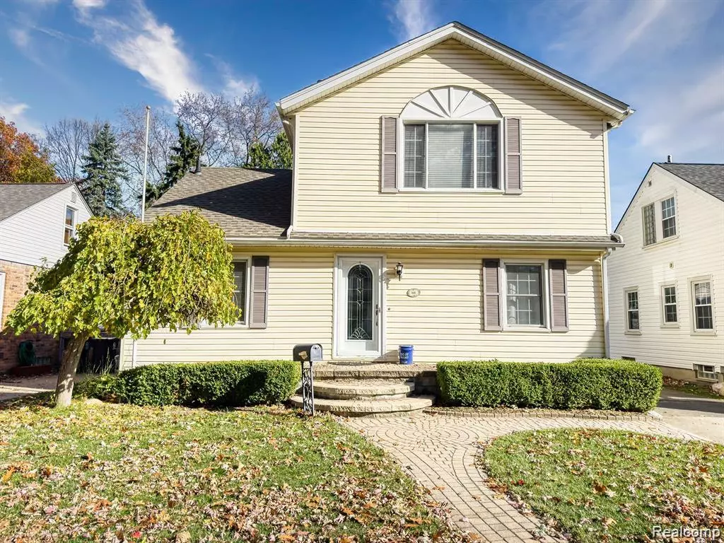 Royal Oak, MI 48067,806 N Altadena N Avenue
