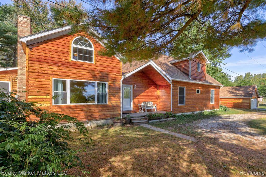 Lapeer, MI 48446,1831 ROODS LAKE Road