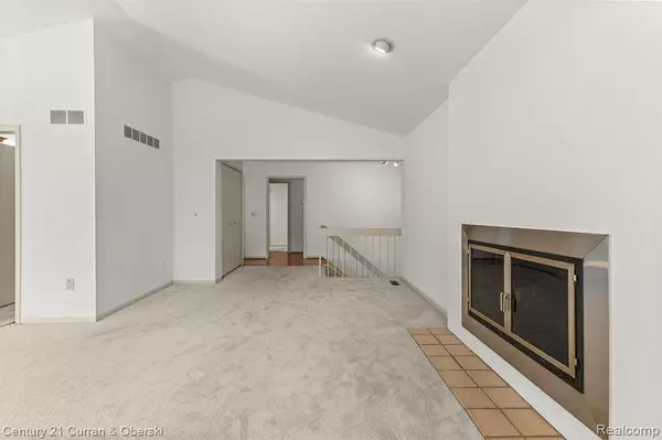 West Bloomfield, MI 48323,2211 SHORE HILL Drive