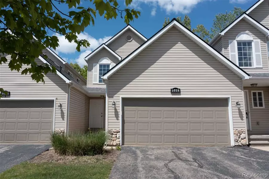 5058 Clintonville Pines Drive, Clarkston, MI