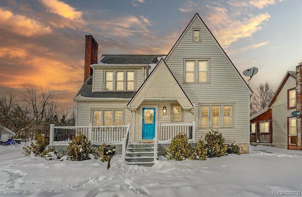 203 6th Street, Fenton, MI 48430