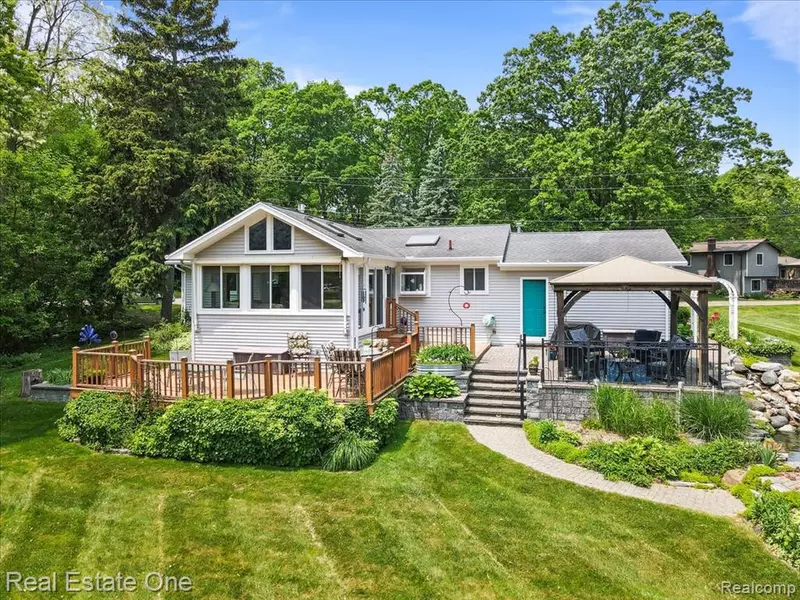 5900 Wellington Drive, Clarkston, MI