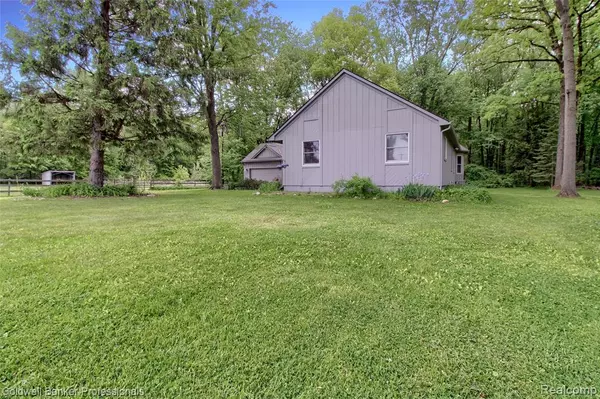 New Boston, MI 48111,21605 Otter Road
