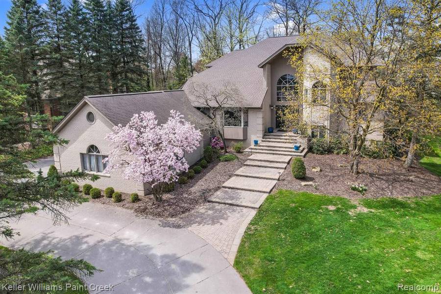 1865 Archers Pointe, Rochester Hills, MI 48306