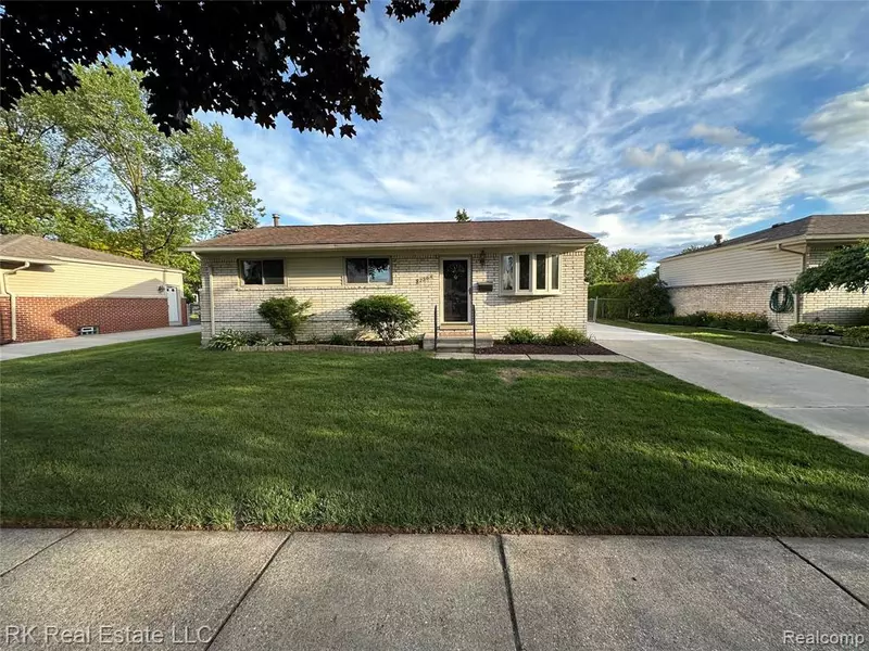 2364 Garry Drive, Troy, MI 48083
