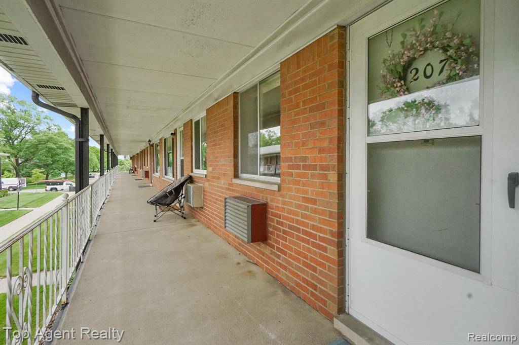 Royal Oak, MI 48073,2125 Clawson Avenue