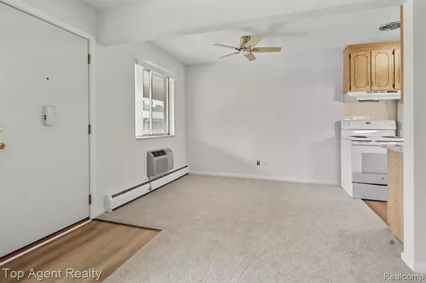 Royal Oak, MI 48073,2125 Clawson Avenue