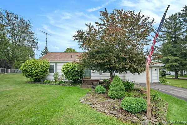 613 Genesee Avenue,  Gaines Vlg,  MI 48436