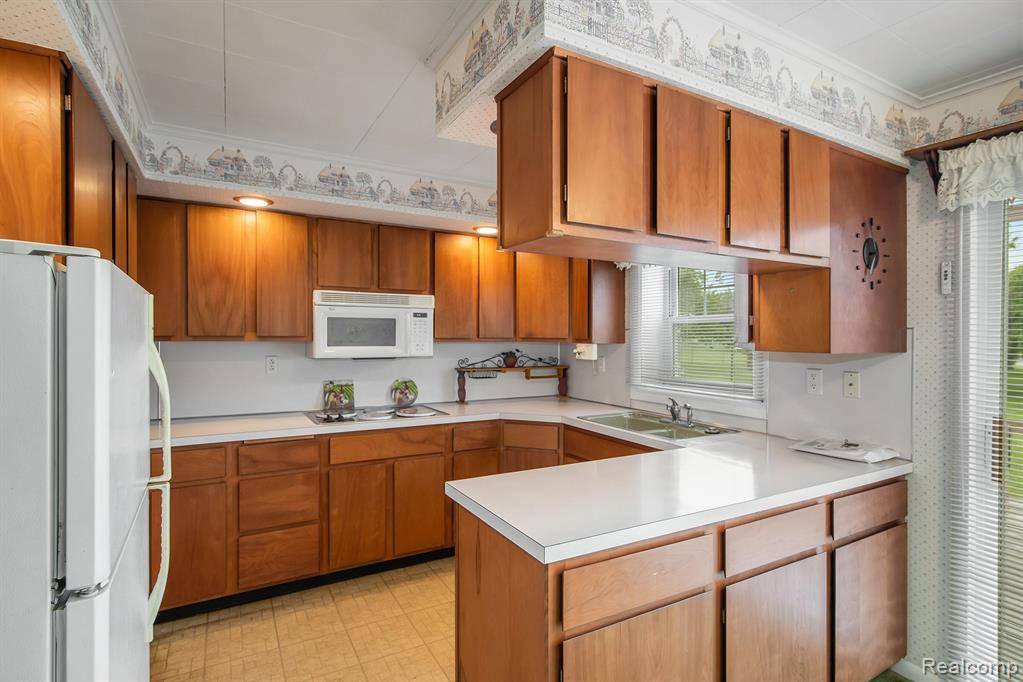 Gaines Vlg, MI 48436,613 Genesee Avenue