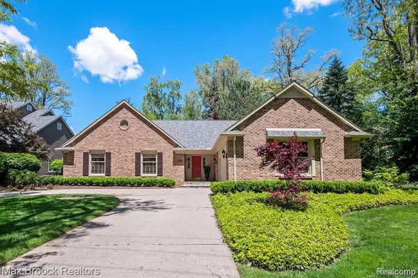 6082 N Shore Drive, West Bloomfield, MI 48324