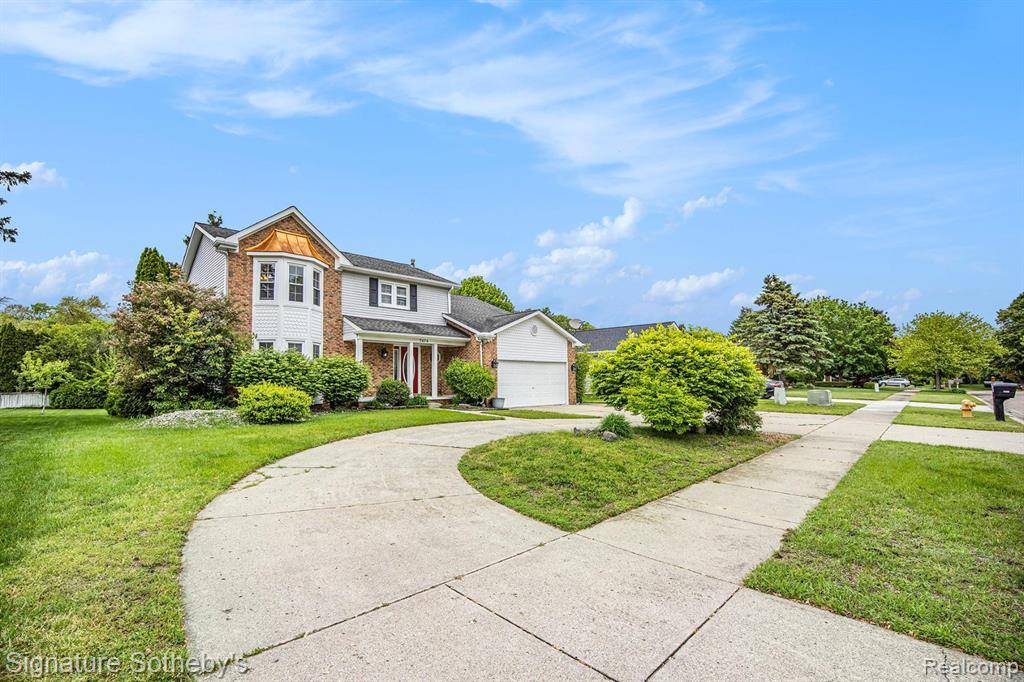Waterford, MI 48327,7674 Woodside Place