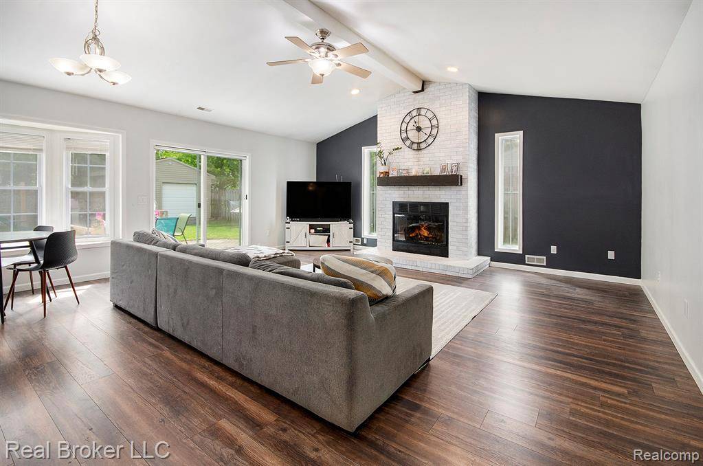 Livonia, MI 48152,18624 Irving Street