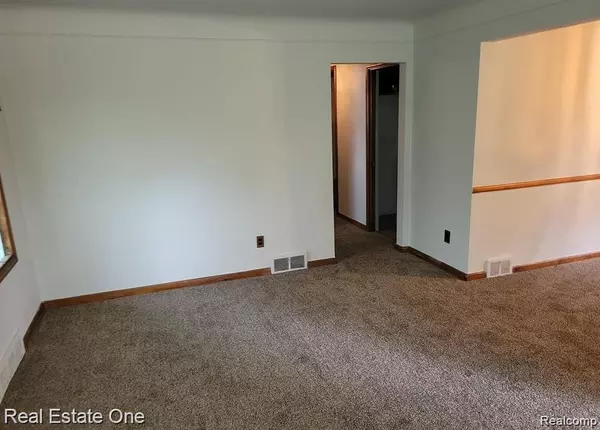 Detroit, MI 48219,17717 Greenview Avenue