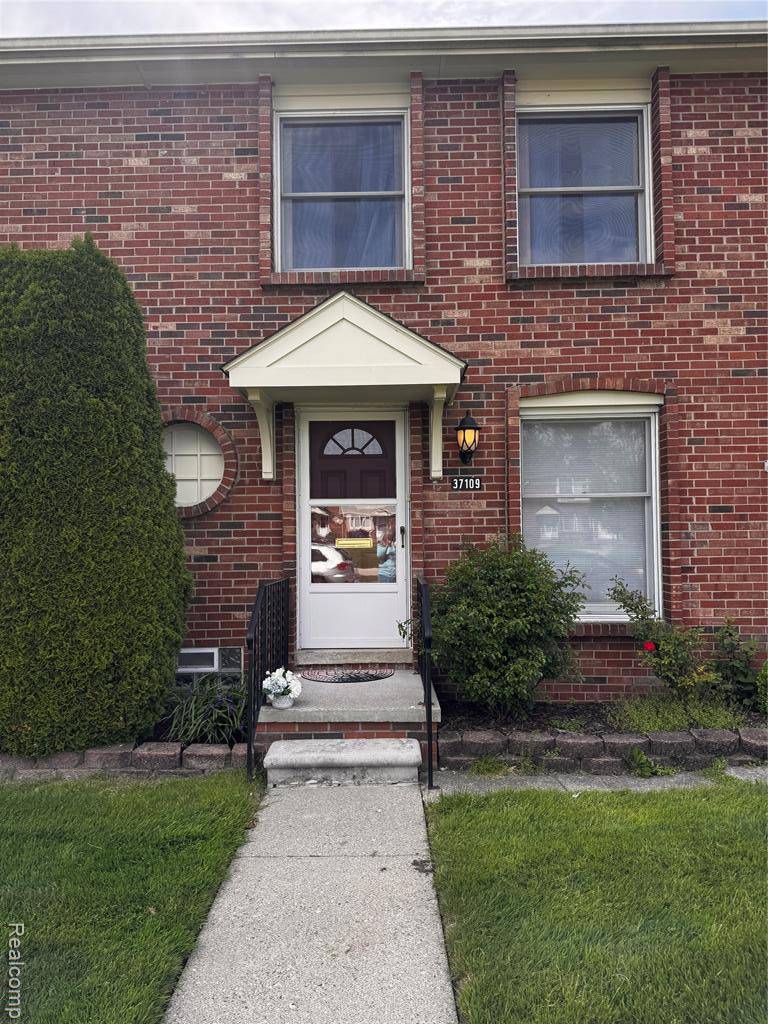 37109 Charter Oaks Boulevard, Clinton Twp, MI 48036