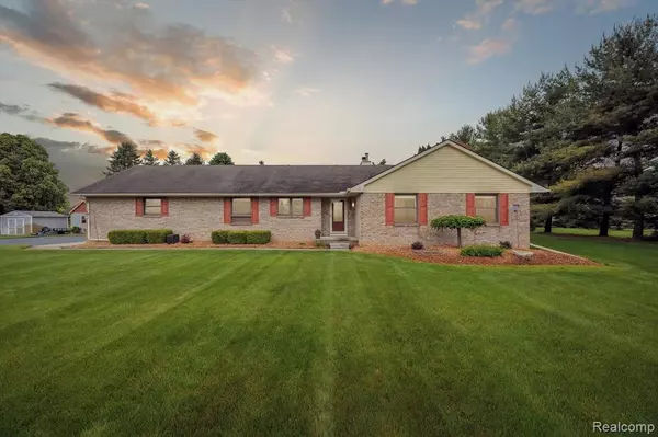 9762 Dickerson Court, South Lyon, MI 48178
