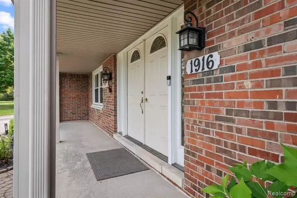 Bloomfield Hills, MI 48304,1916 Squirrel Valley Drive