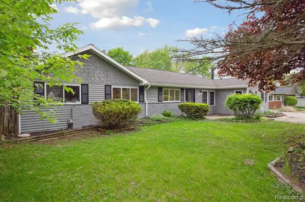 West Bloomfield, MI 48324,1932 Henbert Road