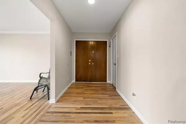 Bloomfield Hills, MI 48301,4041 W Maple Road