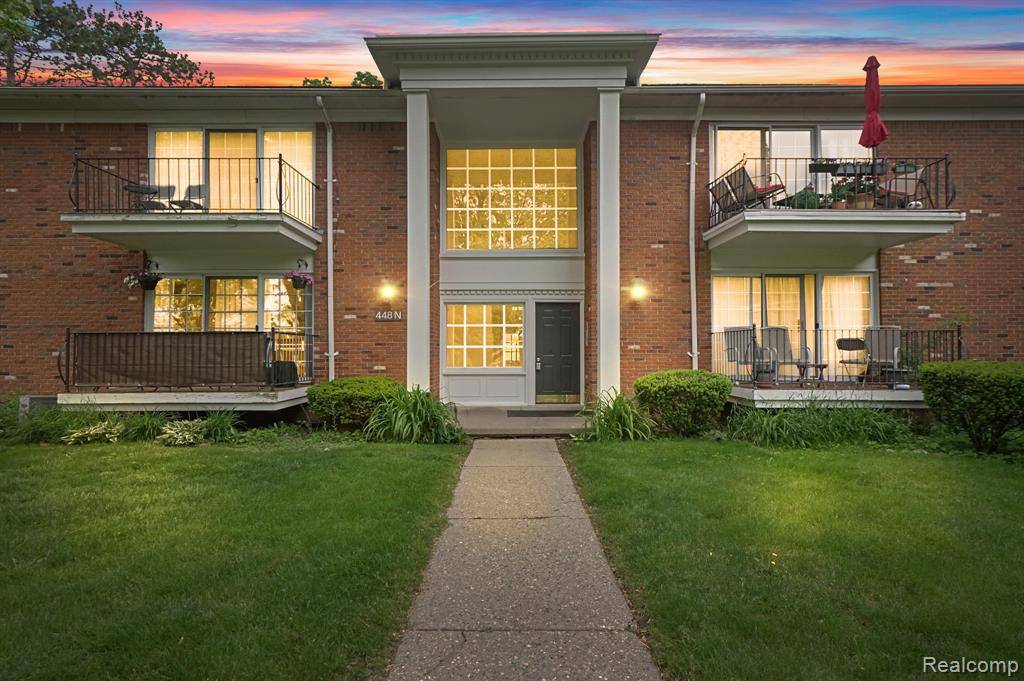 448 Fox Hills N Drive, Bloomfield Hills, MI 48304