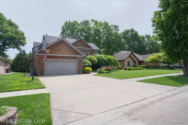 Clinton Twp, MI 48038,39888 BRYLOR