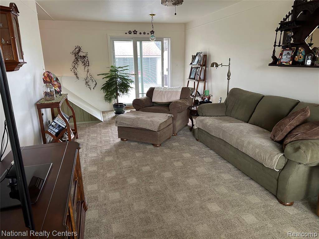 Livonia, MI 48150,35951 Dover Street