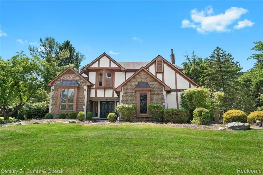 Northville, MI 48167,22275 HEATHERIDGE Lane