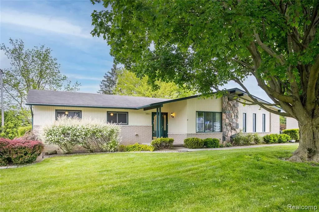 Farmington, MI 48335,34961 Drake Heights Drive