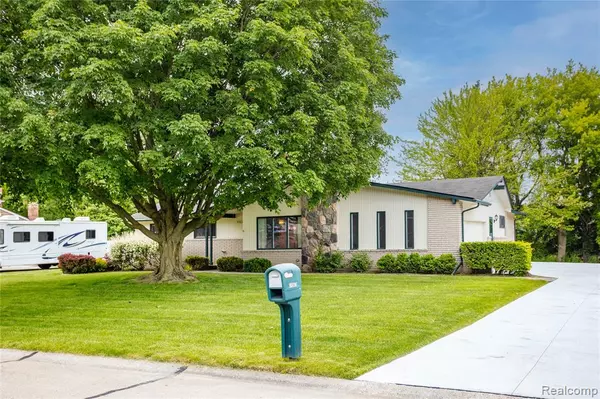 Farmington, MI 48335,34961 Drake Heights Drive
