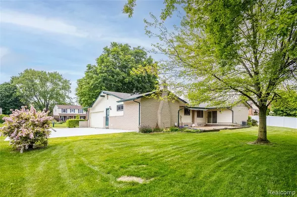 Farmington, MI 48335,34961 Drake Heights Drive