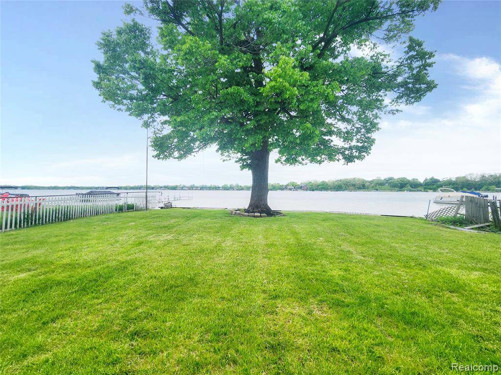 Waterford, MI 48328,4390 Cass Elizabeth Road