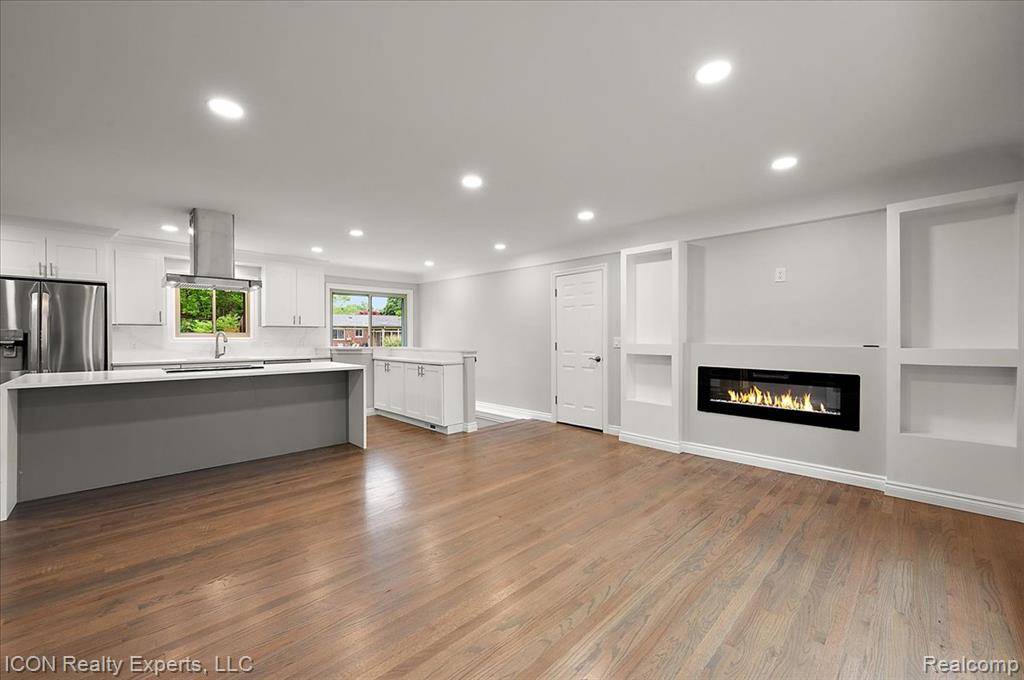 Farmington Hills, MI 48334,28400 Kendallwood Drive