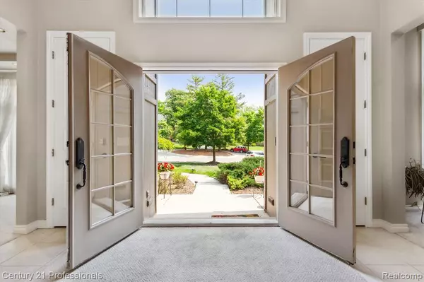West Bloomfield, MI,6642 Carlyle Court