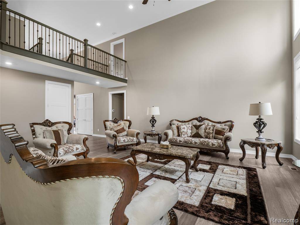 Macomb, MI 48044,50011 Anita N Way