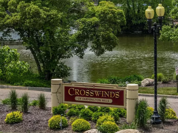 Farmington Hills, MI 48331,38928 Country Circle