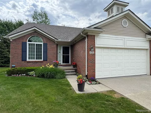 47151 Admirals Cove Lane, Chesterfield, MI