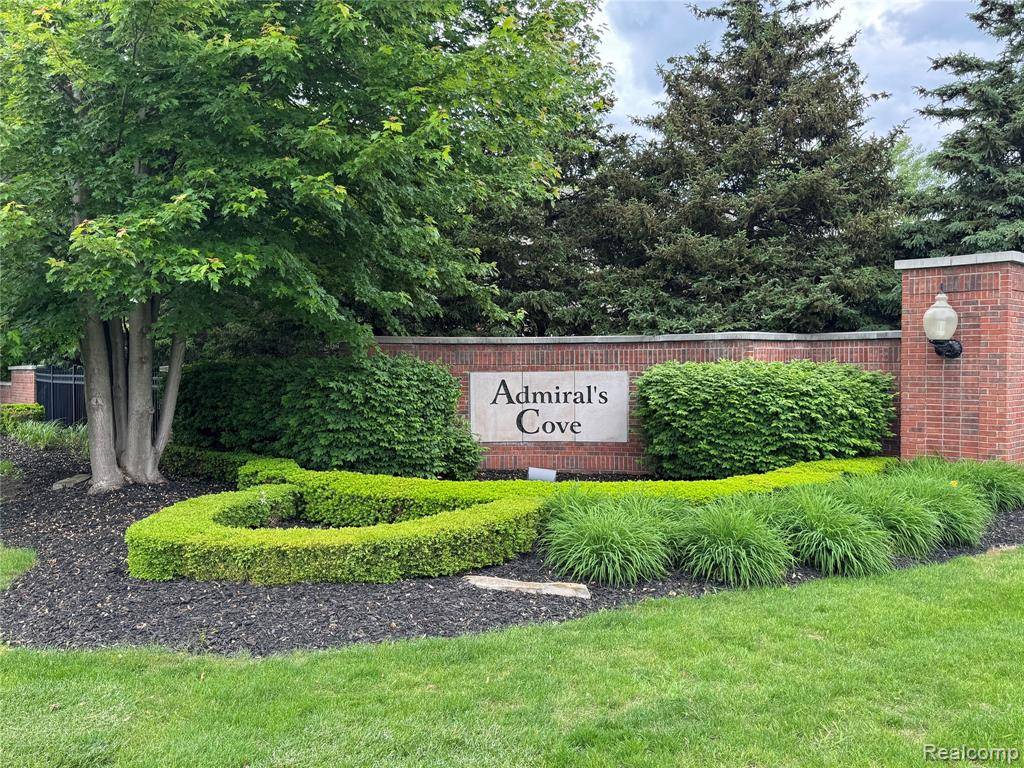 Chesterfield, MI,47151 Admirals Cove Lane